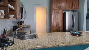 Appart'hôtel Familial, vue cour intérieure | Cuisine privée