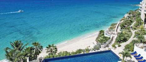 Inomhuspool och utomhuspool