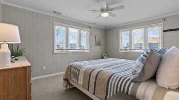 5 chambres, bureau, fer et planche Ă repasser, lit parapluie