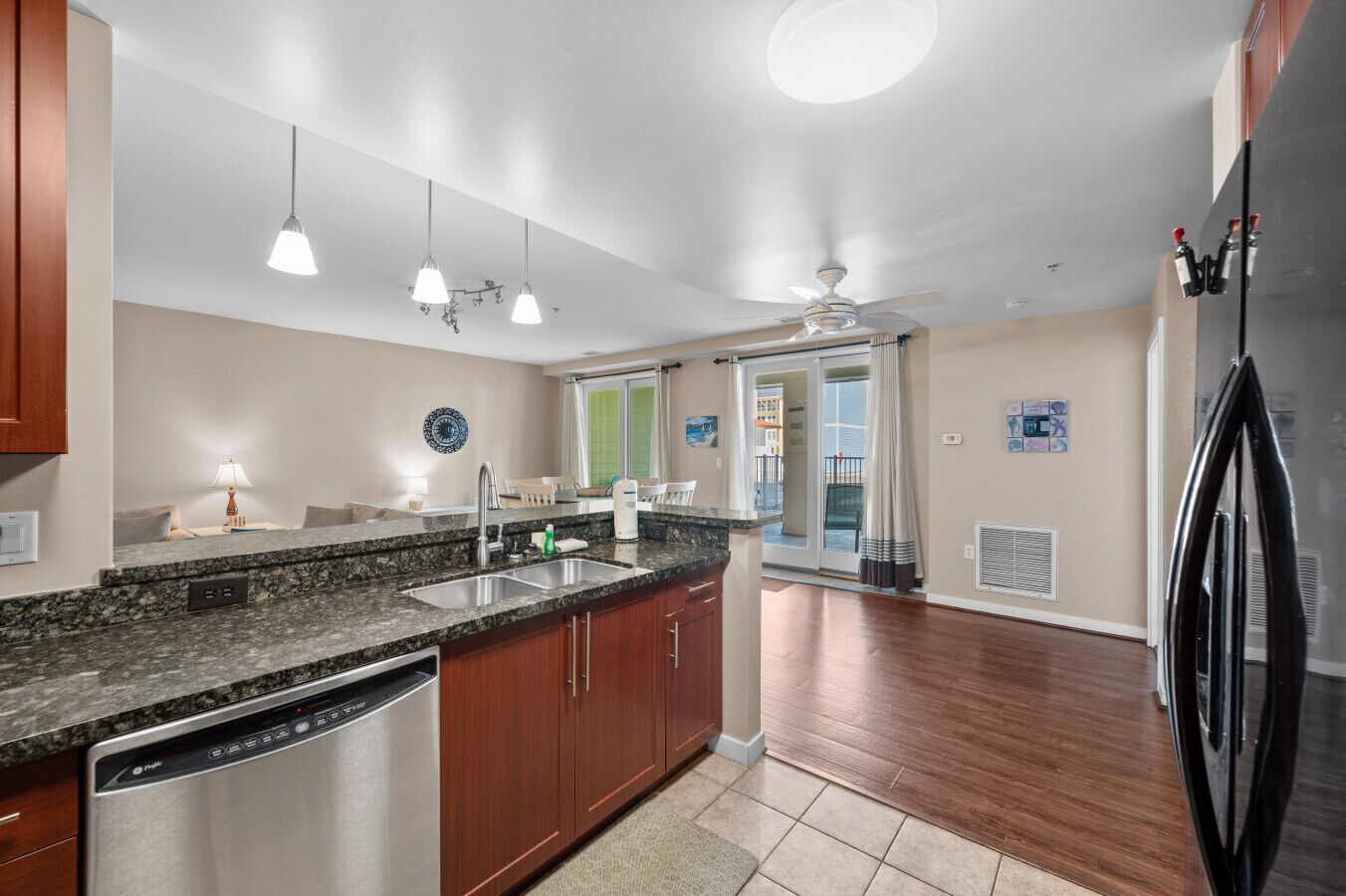 Micro-ondes, lave-vaisselle