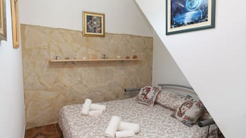 2 chambres, fer et planche à repasser, Wi-Fi, draps fournis