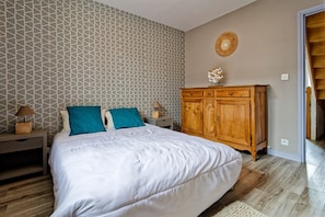 2 bedrooms, iron/ironing board, free WiFi, bed sheets