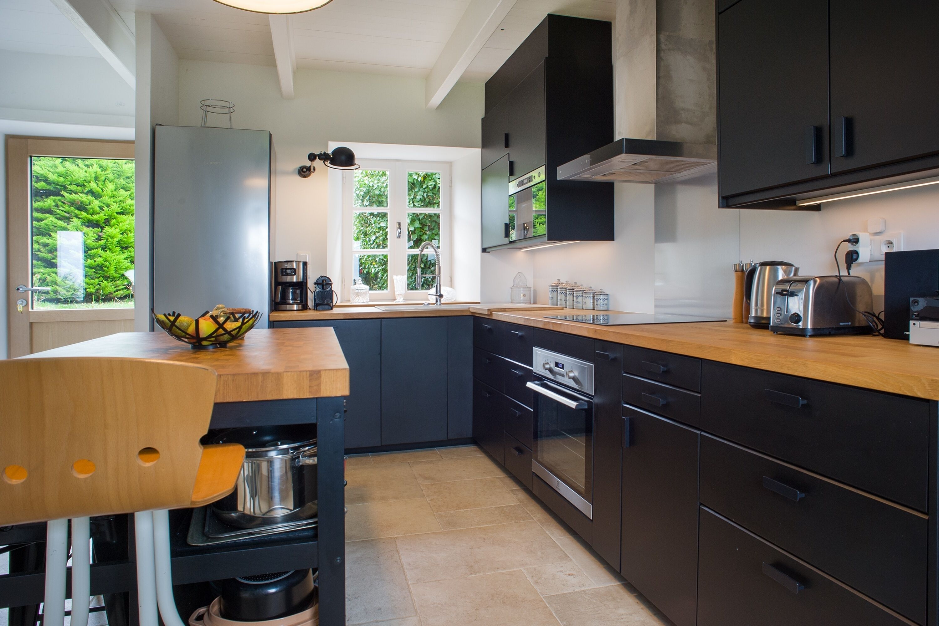 Kjøleskap, mikrobølgeovn, ovn og oppvaskmaskin