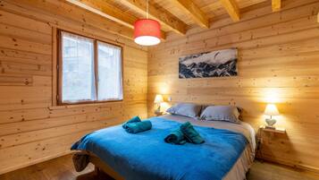 4 slaapkamers, een strijkplank/strijkijzer, gratis wifi, beddengoed