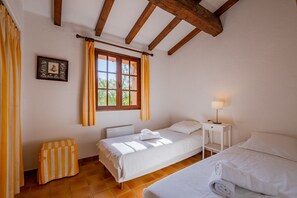 3 quartos, ferros/tábuas de passar roupa, Wi-Fi de cortesia