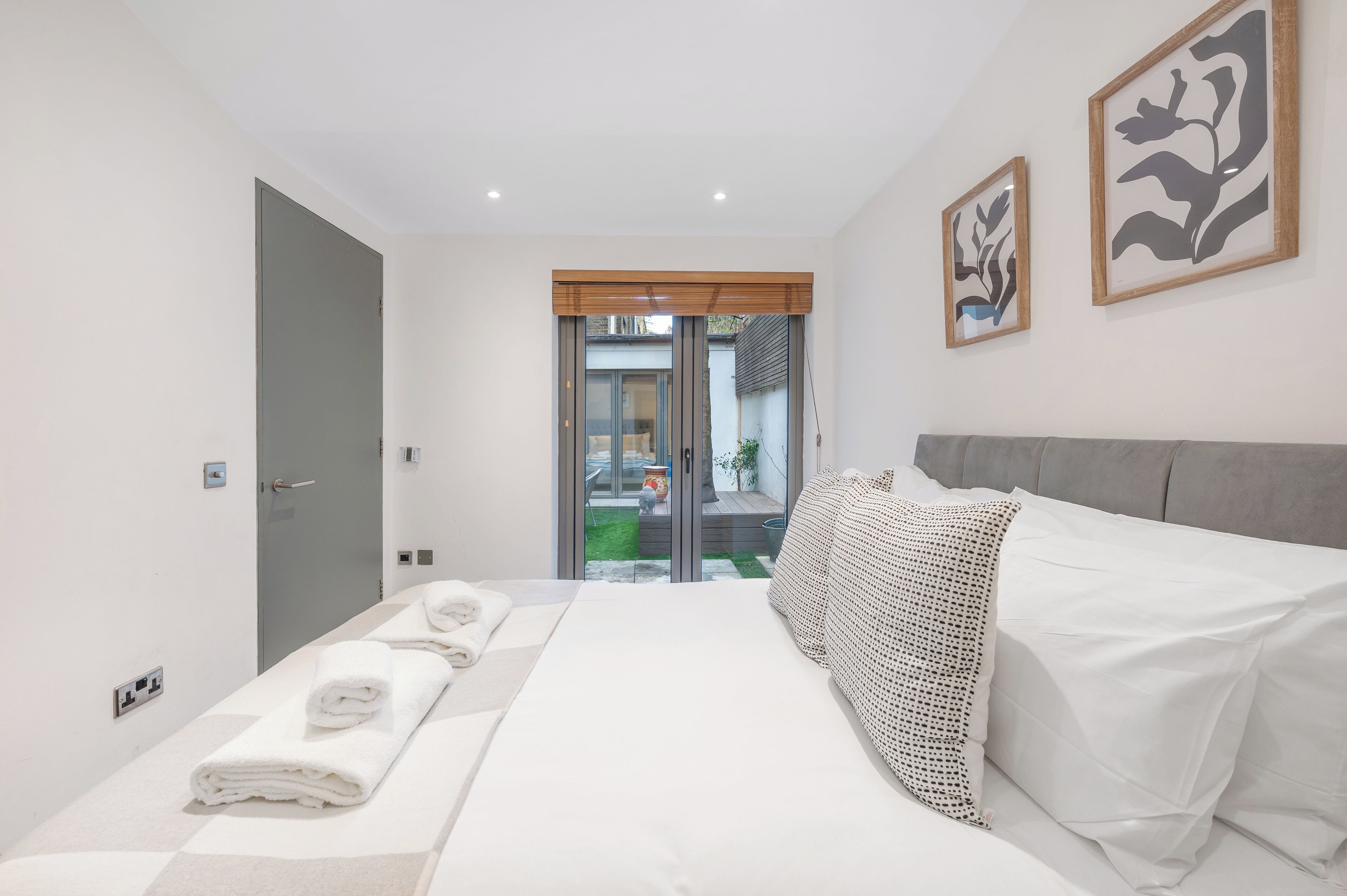 2 chambres, fer et planche à repasser, lit de bébé portatif, Wi-Fi