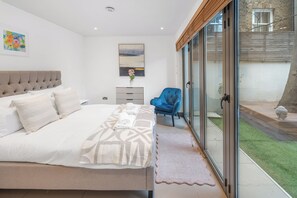 2 bedrooms, iron/ironing board, travel cot, WiFi