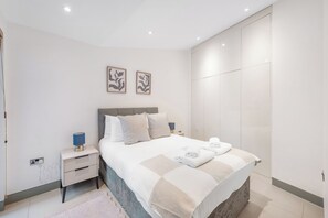 2 bedrooms, iron/ironing board, travel cot, WiFi