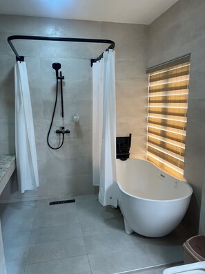Bidet, towels, soap, toilet paper - Spacious and modern, centrally located 2BR flat in serene area of Lekki. (Lagos)