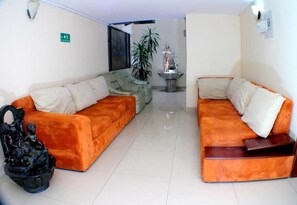 Área de estar no saguão