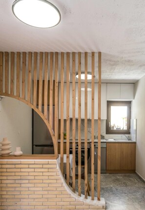 Jääkaappi, uuni, liesi, astianpesukone