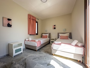 2 bedrooms, iron/ironing board, free WiFi, bed sheets