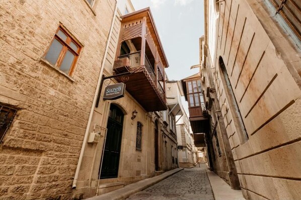 Front of property - Sazeli Old Baku Hotel (Baku)