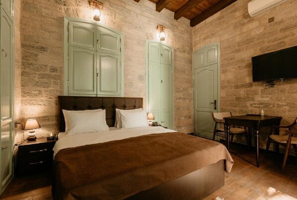 Egyptian cotton sheets, premium bedding, Select Comfort beds, minibar