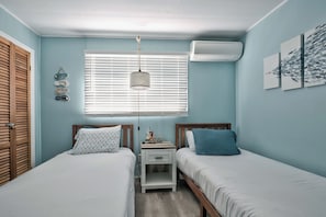1 bedroom, free WiFi - Seashore Condo Hotel #5, Cozy Fire Island Escape, Near Ferry - With Bay Views and Steps from the Beach. (Ocean Bay Park)
