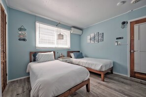 1 bedroom, free WiFi - Seashore Condo Hotel #5, Cozy Fire Island Escape, Near Ferry - With Bay Views and Steps from the Beach. (Ocean Bay Park)