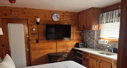 Seashore Condo Hotel #9, Cozy Fire Island Escape, Near Ferry - With Bay Views and Steps from the Beach.