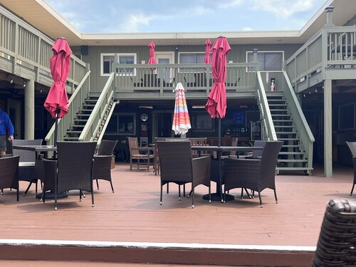 Seashore Condo Hotel #10, Cozy Fire Island Escape, Near Ferry - With Bay Views and Steps from the Beach.