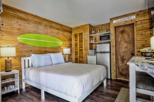 Seashore Condo Hotel #11, Cozy Fire Island Escape, Near Ferry - With Bay Views and Steps from the Beach.