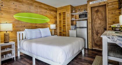 Seashore Condo Hotel #11, Cozy Fire Island Escape, Near Ferry - With Bay Views and Steps from the Beach.