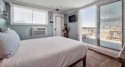 Seashore Condo Hotel #12B, Cozy Fire Island Escape, Near Ferry - With Bay Views and Steps from the Beach.