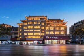 المنشأة من الداخل