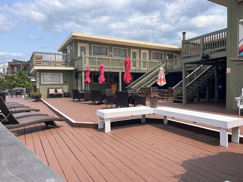 Seashore Condo Hotel #17, Cozy Fire Island Escape, Near Ferry - With Bay Views and Steps from the Beach.