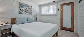 Seashore Condo Hotel #19, Cozy Fire Island Escape, Near Ferry - With Bay Views and Steps from the Beach.