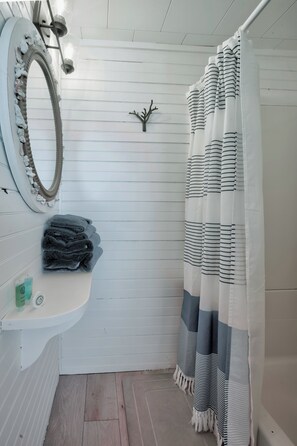 Shower, towels