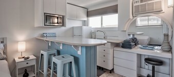 Seashore Condo Hotel #20, Cozy Fire Island Escape, Near Ferry - With Bay Views and Steps from the Beach.