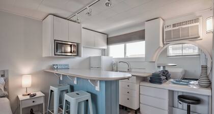 Seashore Condo Hotel #20, Cozy Fire Island Escape, Near Ferry - With Bay Views and Steps from the Beach.