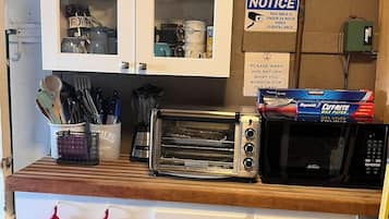 Fridge, microwave, coffee/tea maker, toaster