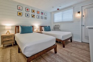 1 bedroom, free WiFi - Seashore Condo Hotel #22, Cozy Fire Island Escape, Near Ferry - With Bay Views and Steps from the Beach. (Ocean Bay Park)