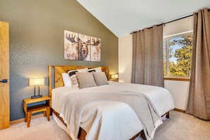 3 chambres, coffres-forts dans les chambres, fer et planche à repasser