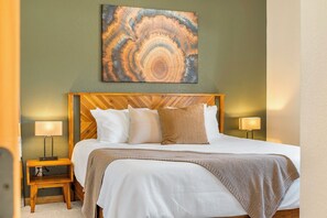 3 bedrooms, in-room safe, iron/ironing board, travel crib - Family Friendly~Arcade~HotTub~Views!~23 Miles to Breck~KingBds~Dogs~Fast WIFI (Fairplay)