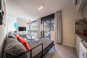 Desk, iron/ironing board, WiFi, bed sheets - MOT Rentals + Malabia 1900 Terrace in Pza Armenia (Buenos Aires)