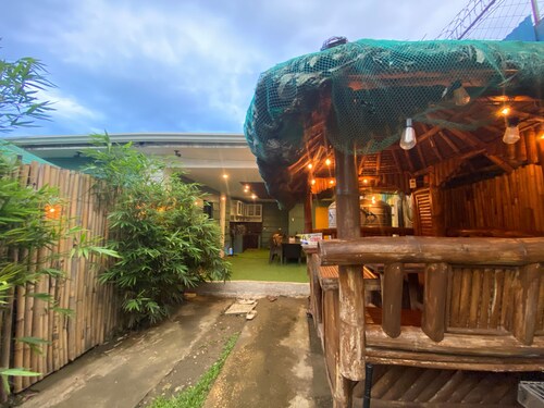 Cozy Natural Haven w/ Netflix, Videoke & Alfresco Dining