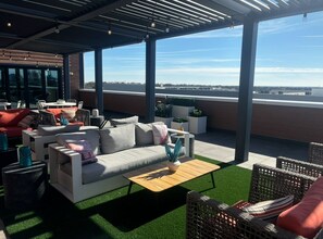 Outdoor dining - Live like a local w/ Cozy East Austin Oasis, Walkable, Minutes from Downtown! (Austin)