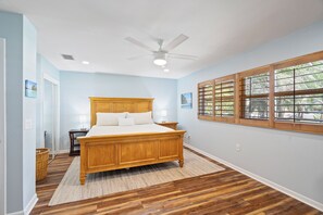 4 habitaciones, tabla de planchar con plancha y ropa de cama
