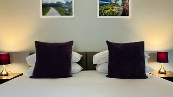 2 bedrooms, iron/ironing board, free WiFi, bed sheets