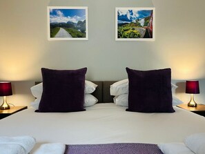 2 slaapkamers, een strijkplank/strijkijzer, gratis wifi, beddengoed