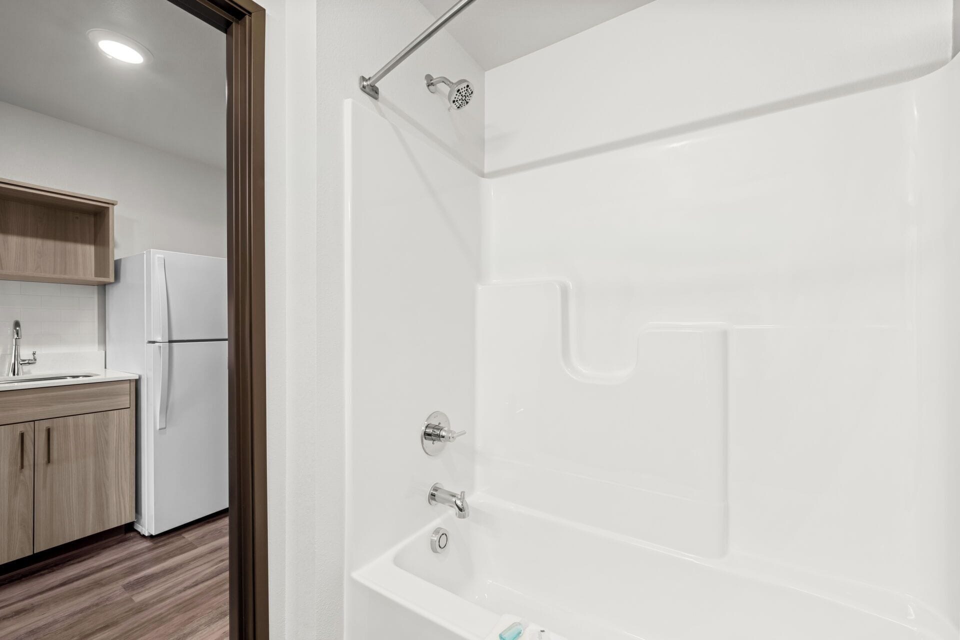 Suite, 1 King Bed, Non Smoking | Bathroom | Towels