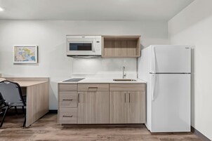 Habitación, 1 cama de matrimonio, no fumadores | Escritorio, espacio para trabajar con un portátil, cortinas opacas