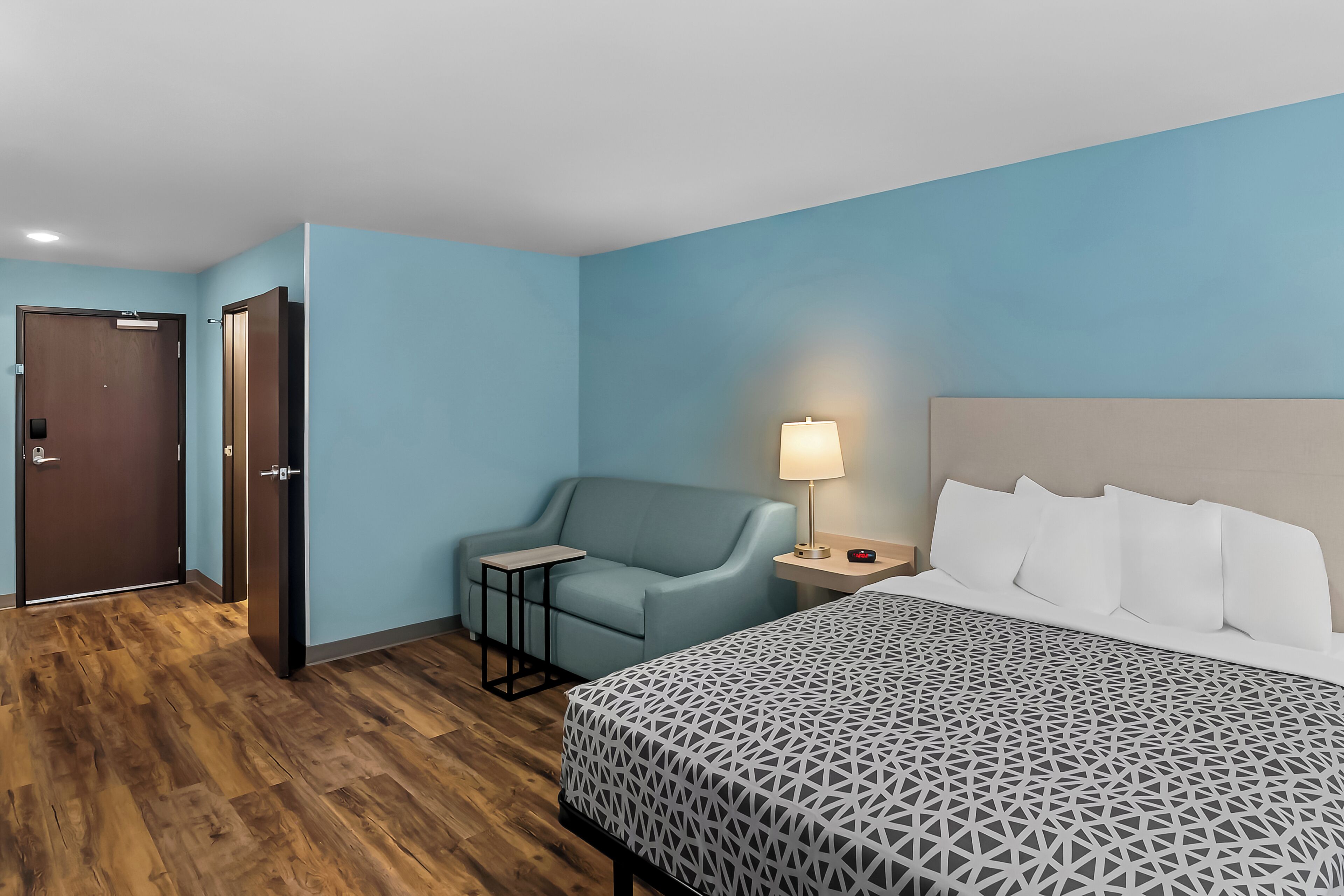 Suite, 1 King Bed, Non Smoking | Desk, laptop workspace, blackout drapes, WiFi (free)