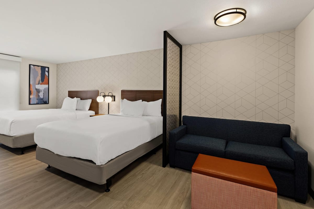 Suite, 2 Queen Beds, Roll-in Shower, Non Smoking