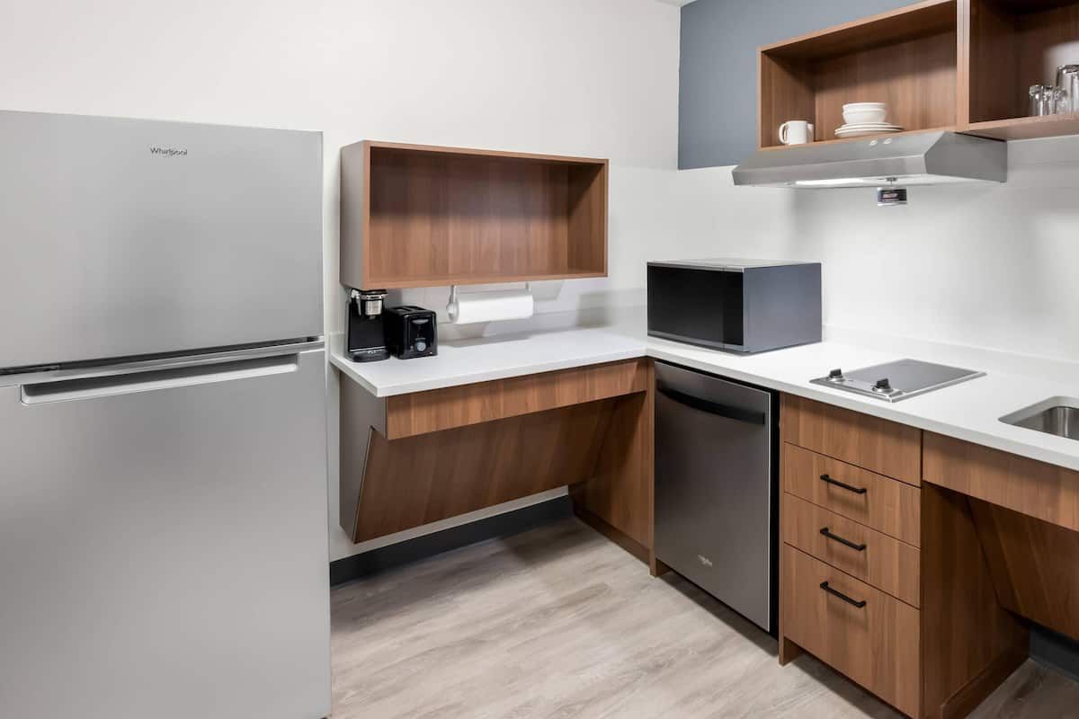 Suite, 1 King Bed, Accessible, Non Smoking | Desk, laptop workspace, free WiFi, bed sheets