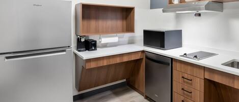 Suite, 1 King Bed, Accessible, Non Smoking | Desk, laptop workspace, free WiFi, bed sheets