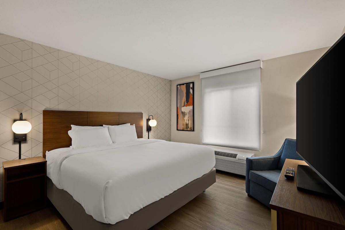 Desk, laptop workspace, free WiFi, bed sheets