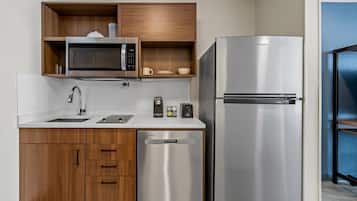 Suite, 1 King Bed, Roll-in Shower, Non Smoking | Desk, laptop workspace, free WiFi, bed sheets