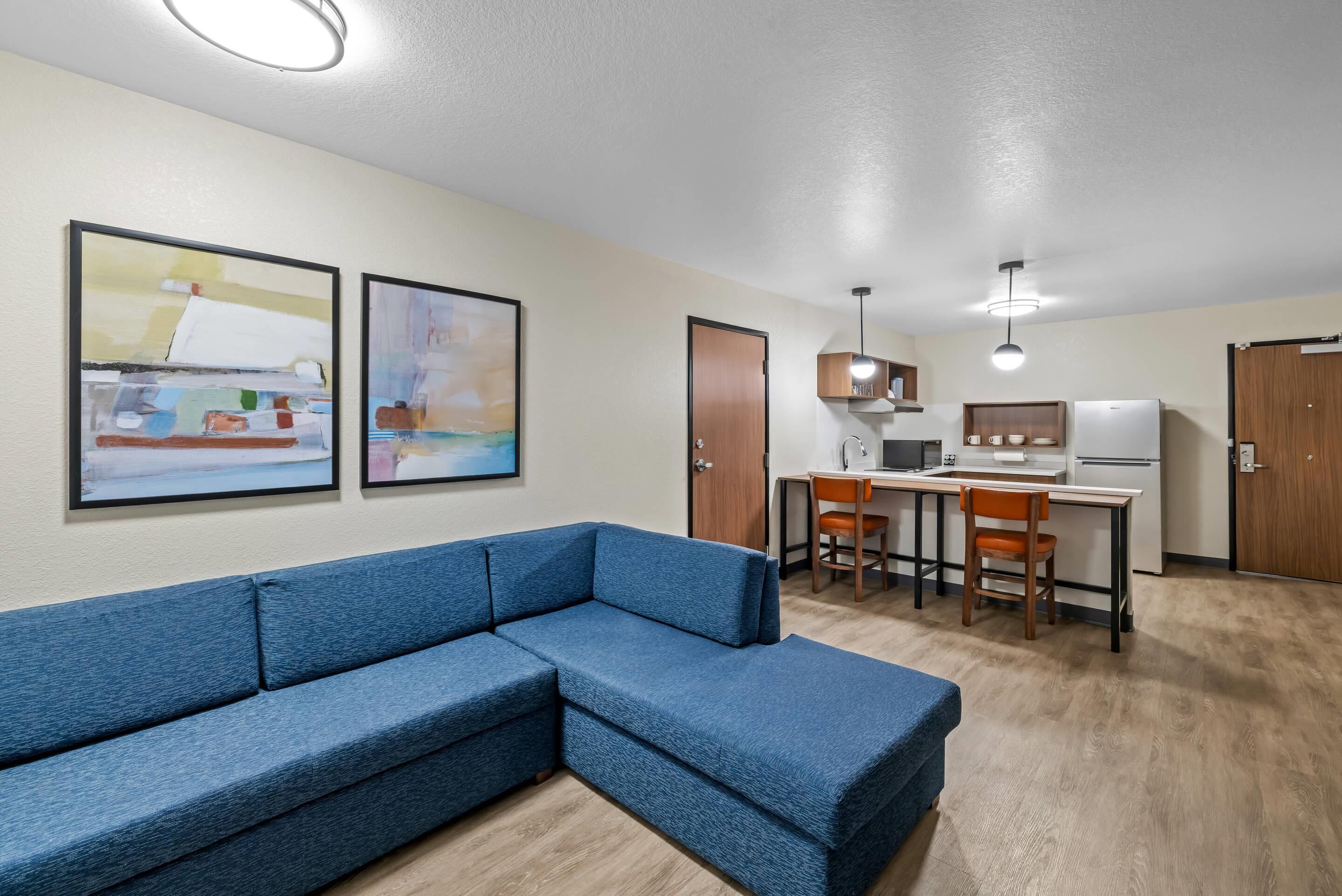 Bureau, espace de travail pour ordinateur portable, Wi-Fi gratuit